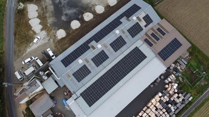 Ｔ様　太陽光設置工事 ・容量 174.7kw ・設置形態 屋根上 ・用途 自家消費